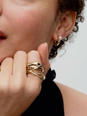 Pandora // Organically Shaped Heart Ring